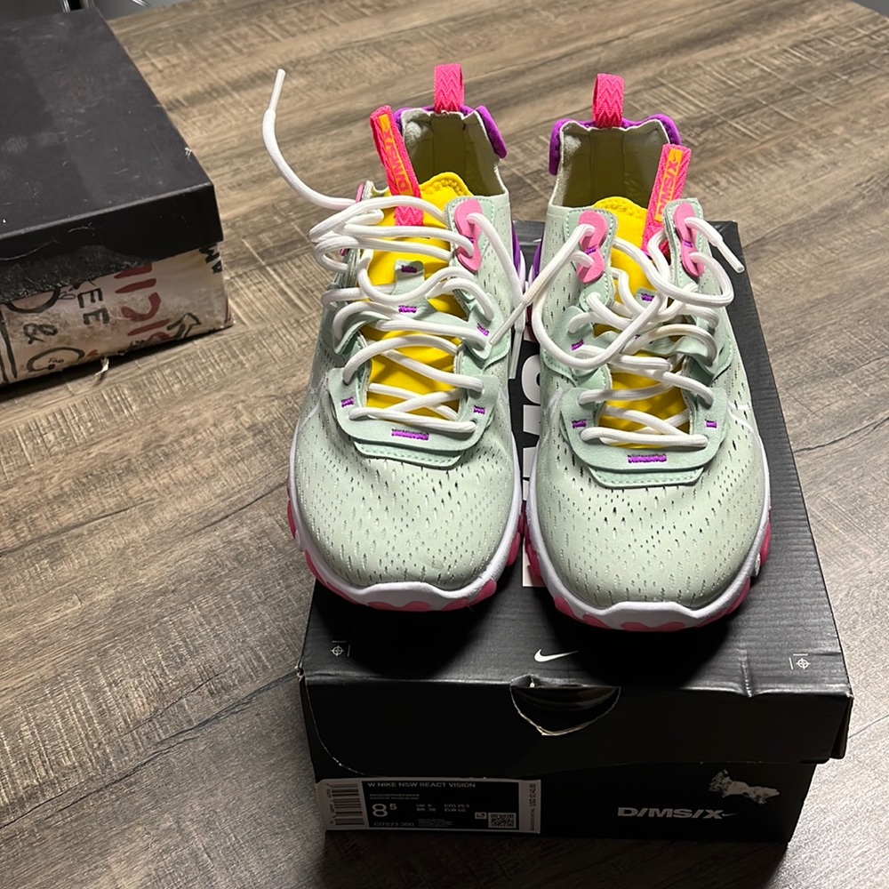 Nike NSW React
